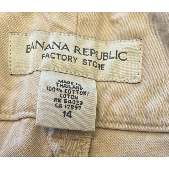 Banana Republic casual Khaki tailored shorts, A32 - Picture 3 of 3